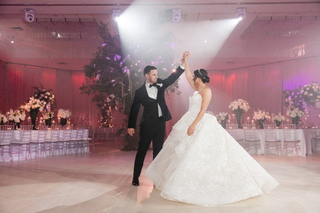 bride and groom on the dancefloor at the Beth Torah Benny Rok Temple