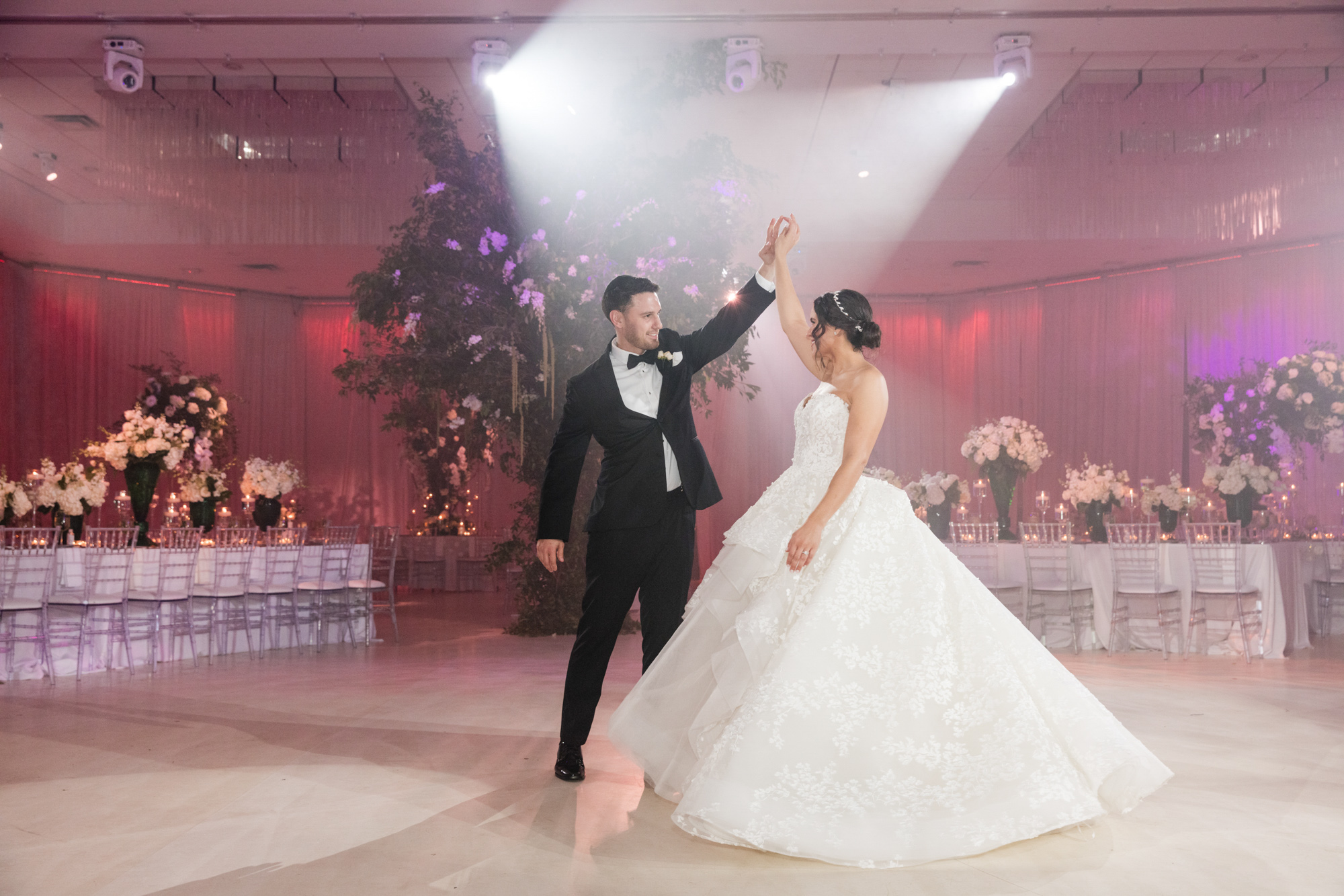 bride and groom on the dancefloor at the Beth Torah Benny Rok Temple