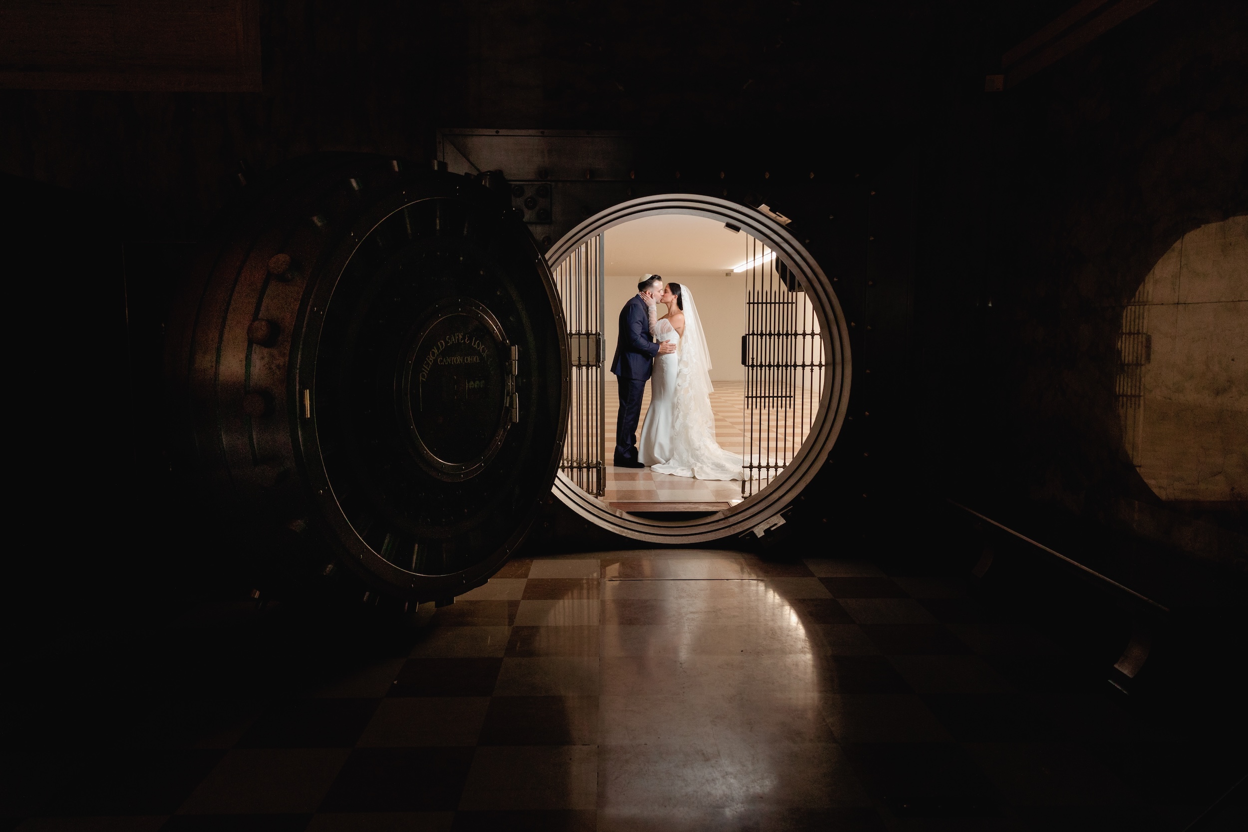 Dupont Building Wedding Photography in Vault