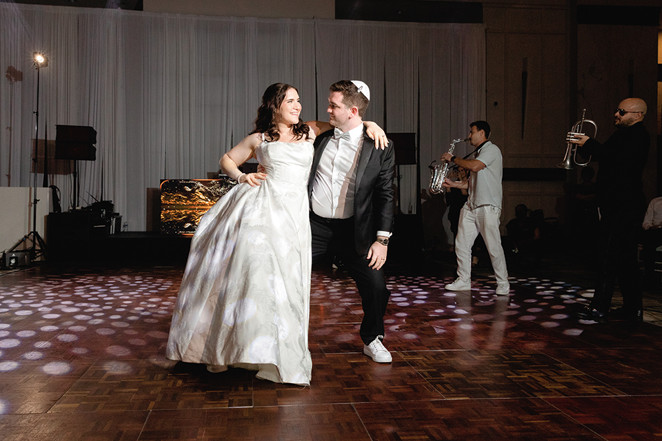 Bride and groom during their first dacne at BNai Torah in Boca